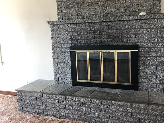 4th image of 105 E 1st Ave