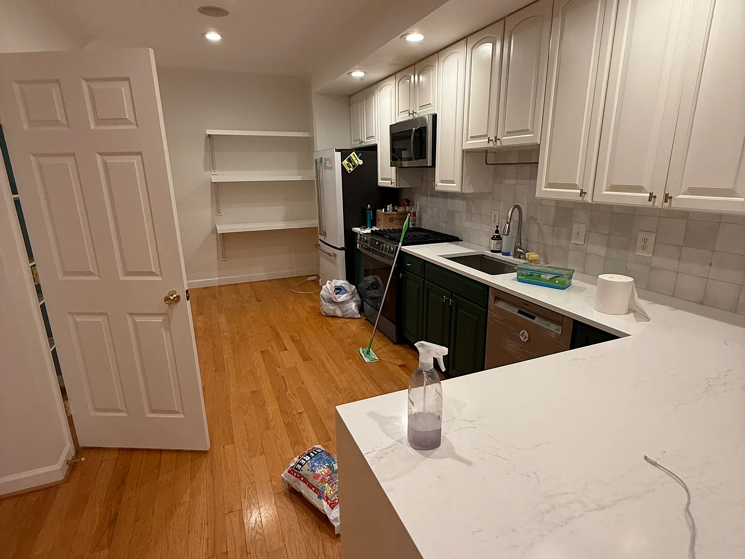 3 bed, 2.5 bath, 1536 sqft, $4,200 — Photo 3