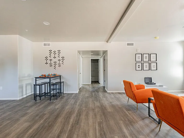 Bellevue Apartments — Photo 24