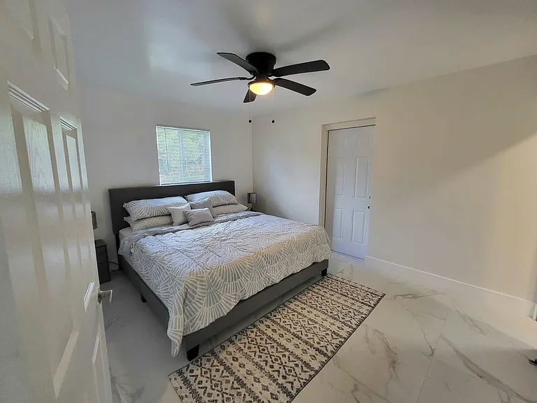 900 SW 31st St — Photo 21