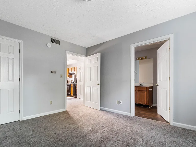 Eagle Creek Townhomes — Photo 8