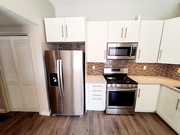 2nd image of 629 Oak St