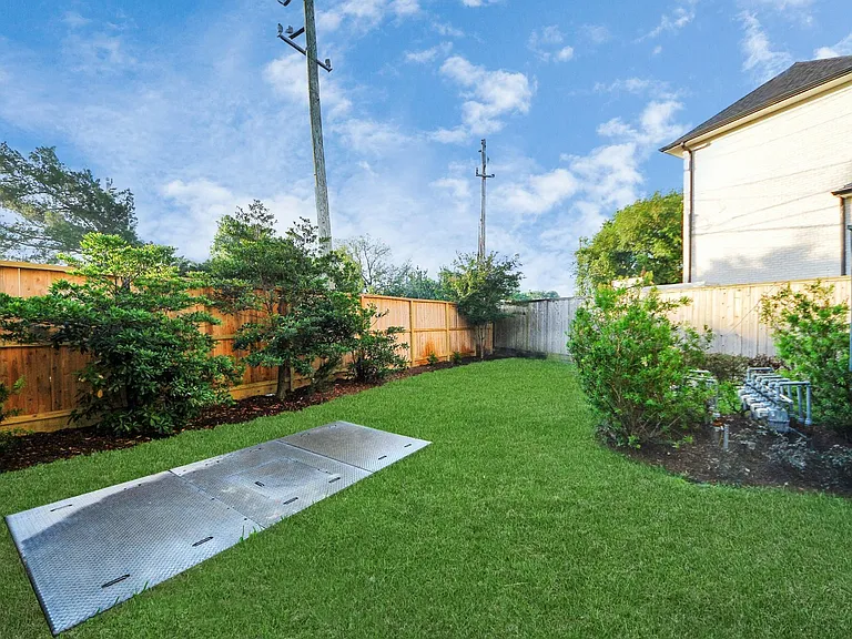 4005 Woodshire Village Est — Photo 6