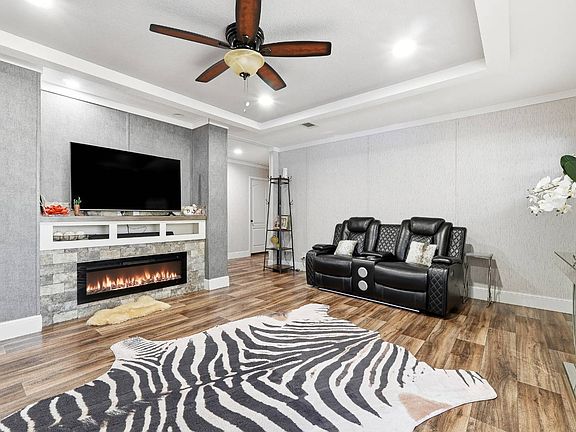 5th image of 223 Azalea Dr
