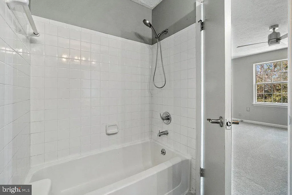 2 bed, 2.5 bath, 1420 sqft, $2,950 — Photo 2