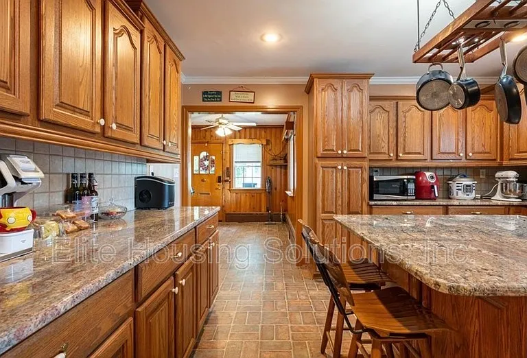 290 W Ridge St — Photo 3