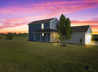 99 Woosley Dr, Carlock, IL 61725