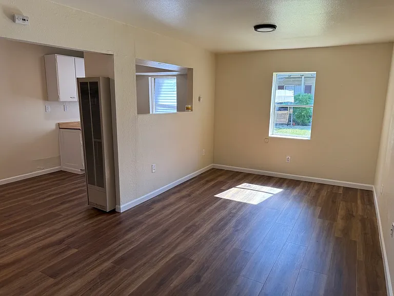2515 N Franklin Ave #A — Photo 8