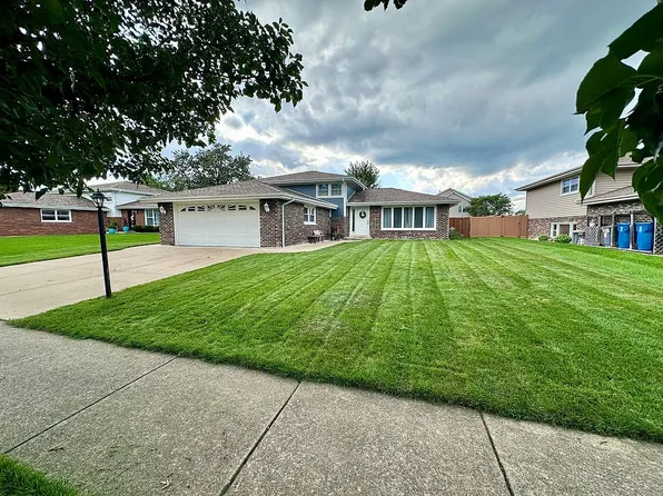 10548 S Tod Dr, Palos Hills, IL 60465