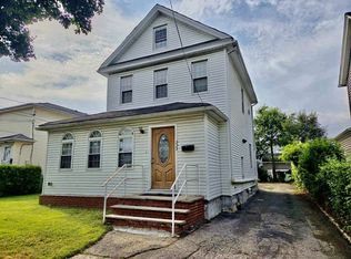 223 Jackson Ave, Mineola, NY 11501