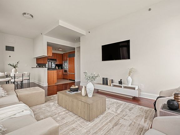 4th image of 1 Charles St S #Penthouse 205