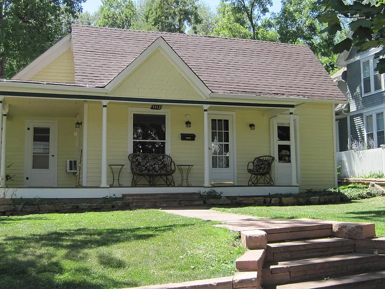 1112 Maxwell Ave — Photo 2