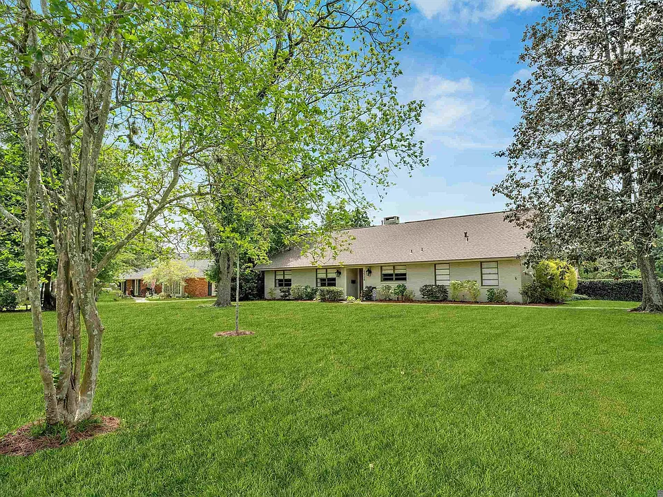 5926 Menlo Dr