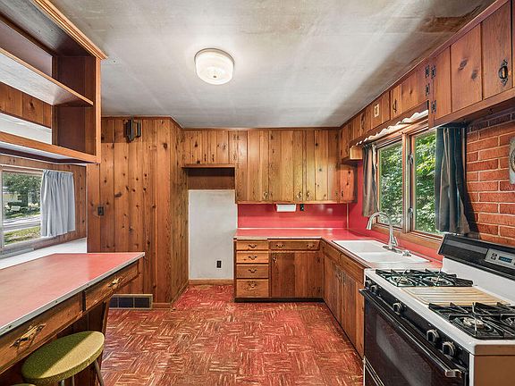 5th image of 2020 Melrose Dr