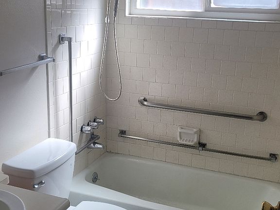 3rd image of 310 W Poplar St APT 5