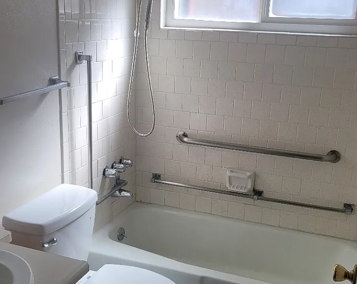 310 W Poplar St #4 — Photo 4