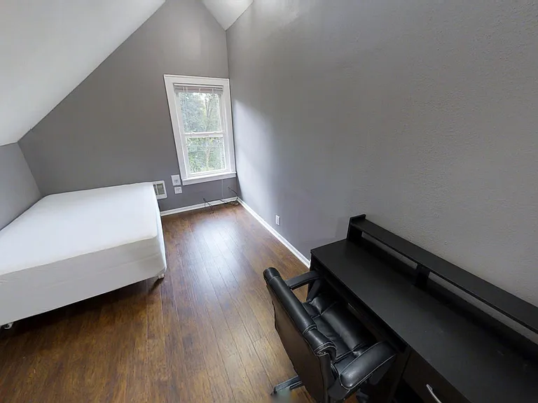 930 Ackerman Ave — Photo 18