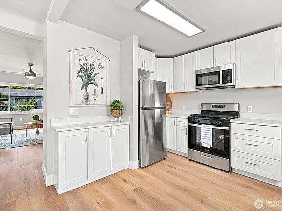 4th image of 901 11th Street