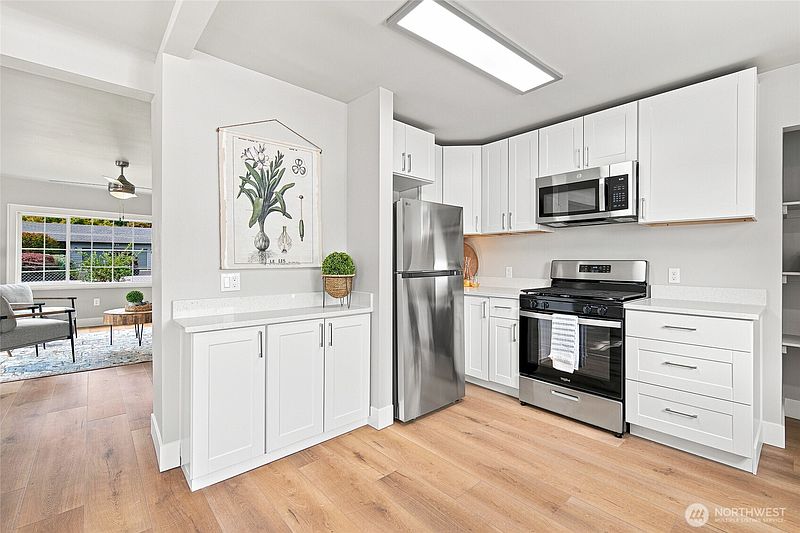 4th image of 901 11th Street