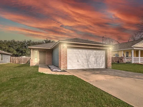 513 Hospital St, Tomball, TX 77375