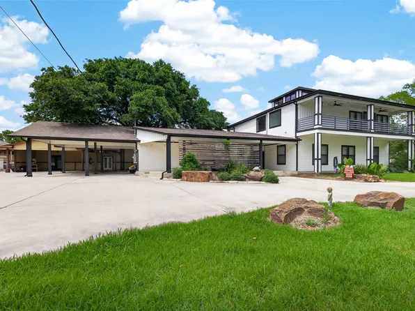 323 E Palm St, Fresno, TX 77545