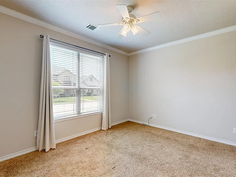 3805 Silverthorne Ln — Photo 23