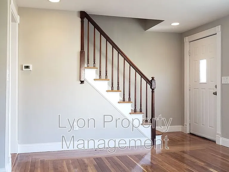28 Lauder Ave — Photo 3