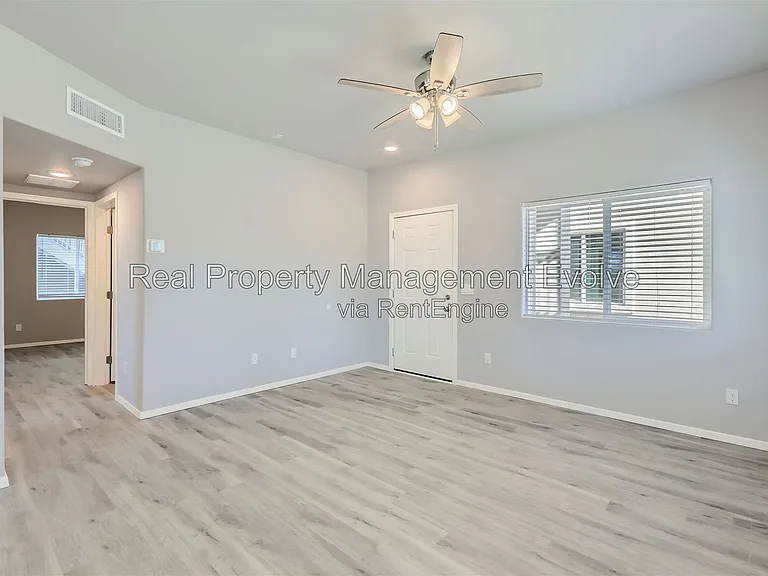 7010 N 80th Ave #3 — Photo 7