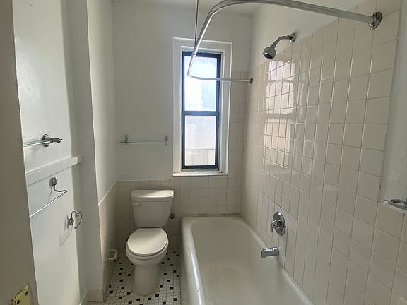 4th image of 4791 Broadway #3