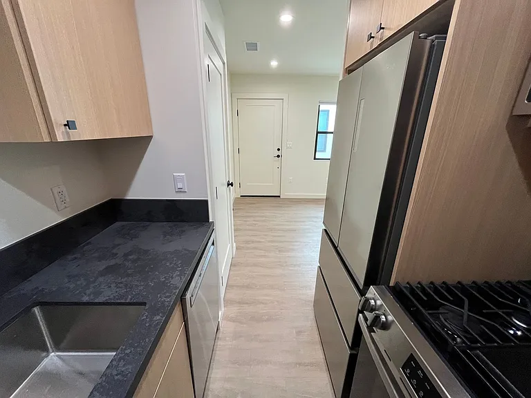 Newly Remodeled 2 Bed 1 Bath Unit in PB — Photo 11
