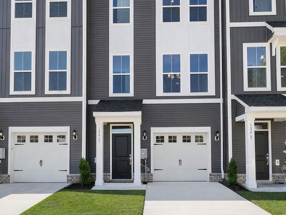 Front of the townhome with covered entrance & single car garage.