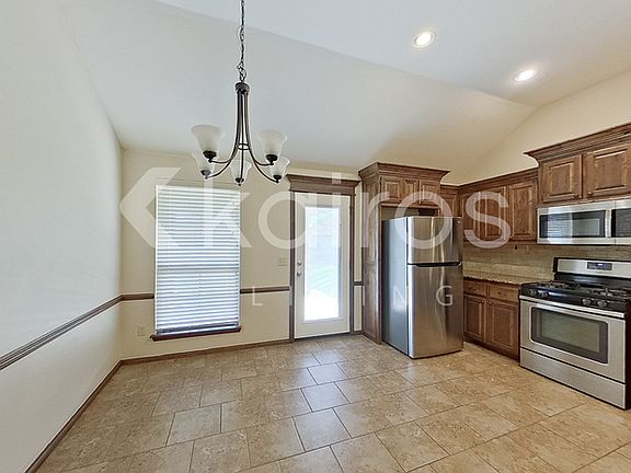 4th image of 10613 SW 36th St