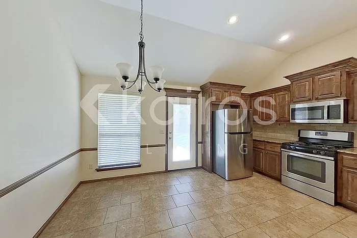 10613 SW 36th St — Photo 4
