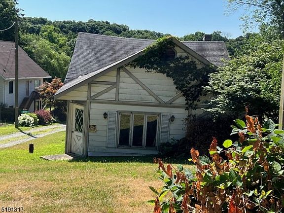 3rd image of 216 Lakeside Ave