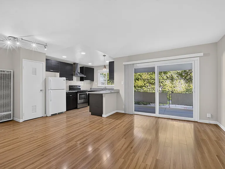 1815 Ednamary Way #F — Photo 2