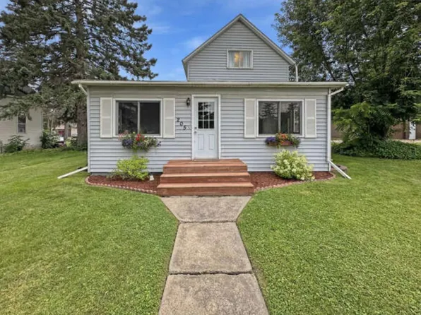 205 Olcott Ave, Coleraine, MN 55722