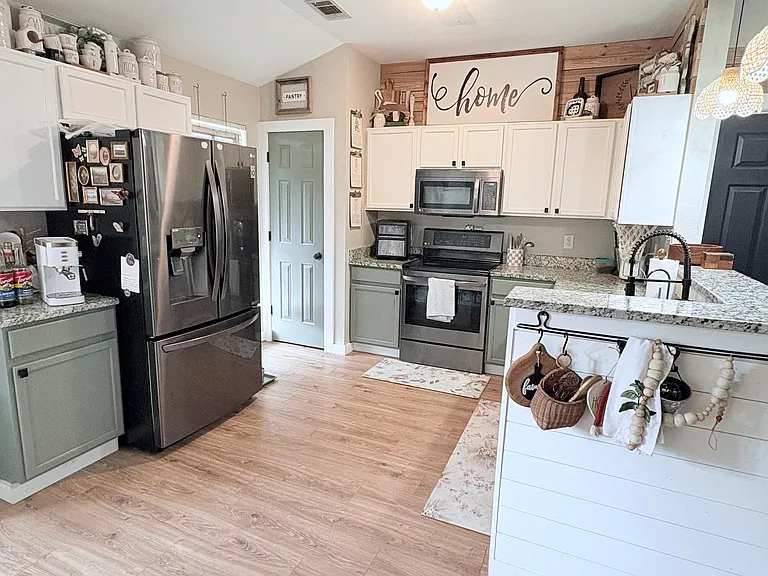 930 Windmill Palm — Photo 2