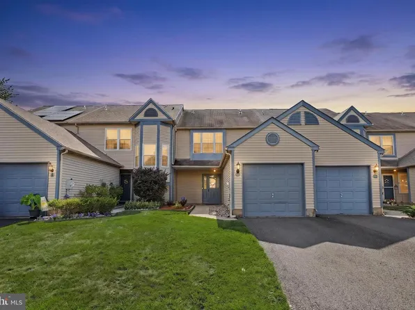 5 Goldenrod Ct, Hamilton, NJ 08690