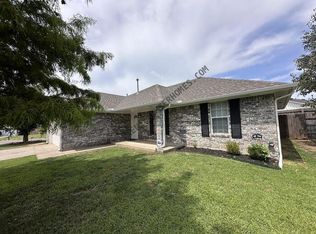 1801 Tudor Pl, Moore, OK 73160