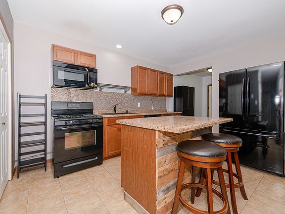 5th image of 511 Armstrong St