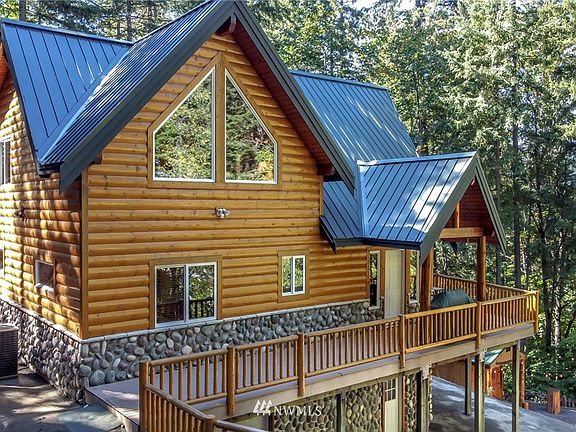 2nd image of 304 Pine Loch Sun Dr