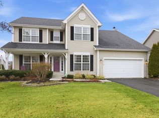 1196 Fieldstone Dr, Crystal Lake, IL 60014