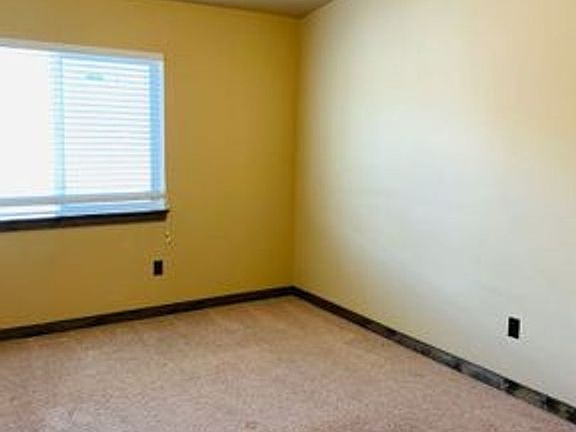 3rd image of 630 N 5th St W APT 303