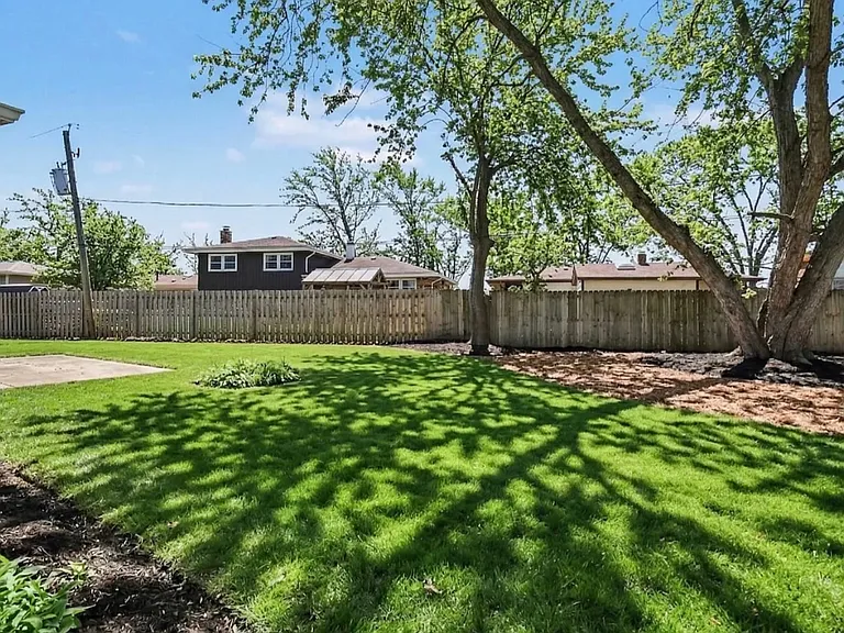 5535 Adeline Pl — Photo 2