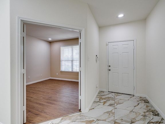 3rd image of 915 Penny Royal Ct