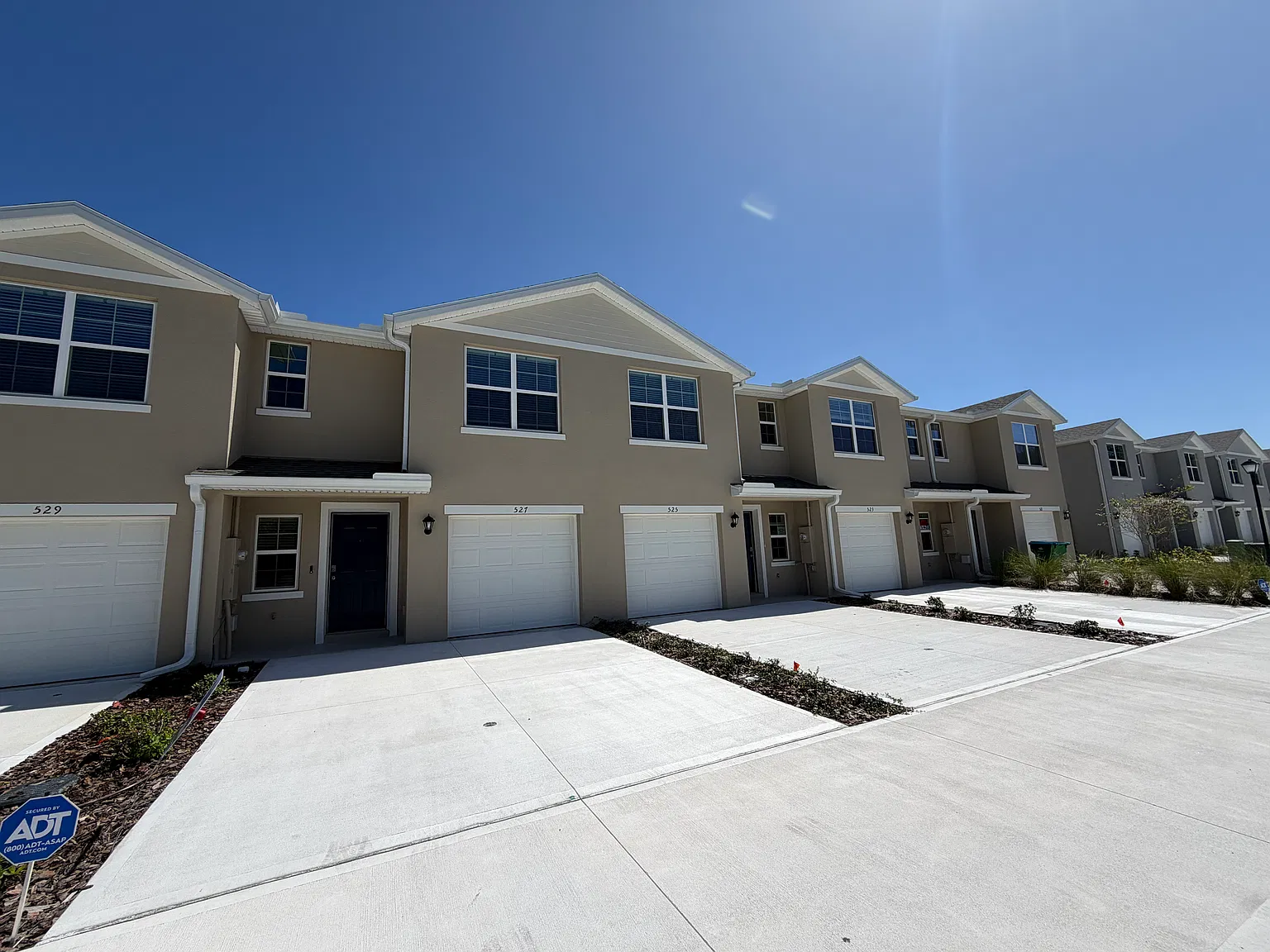 3 bed, 2.5 bath, 1463 sqft, $2,200 — Photo 1