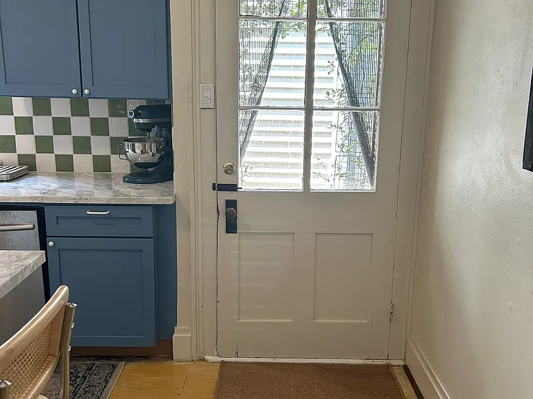 817 Piety St — Photo 10