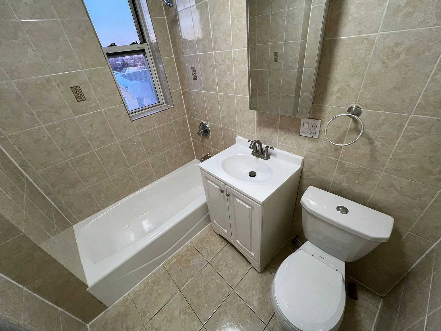 2 bed, 750 sqft, $2,100 — Photo 4