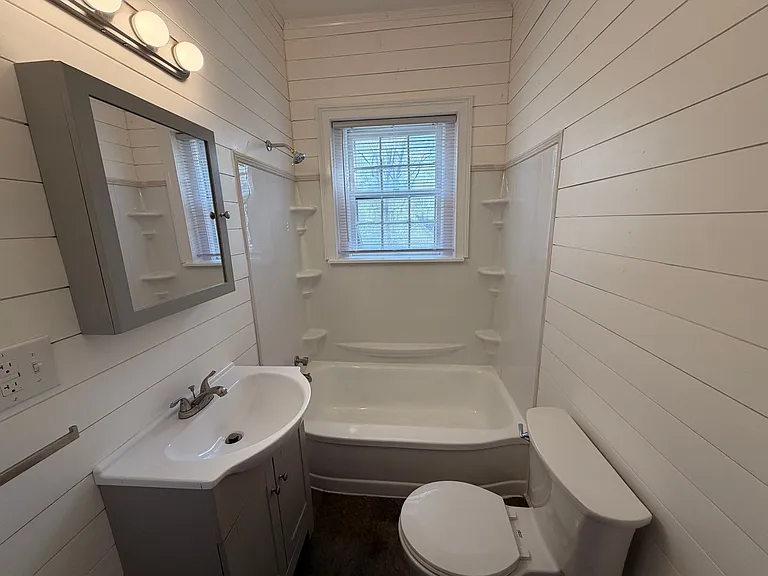 432 E Lytle St — Photo 4
