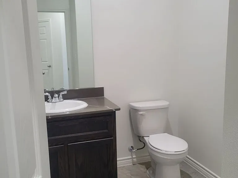2329 Zanoletti Dr — Photo 32